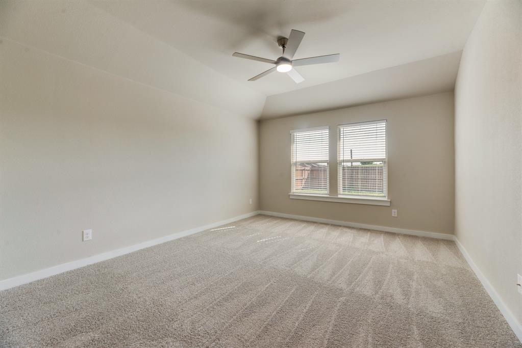 820 Lakeview Drive Property Photo 3