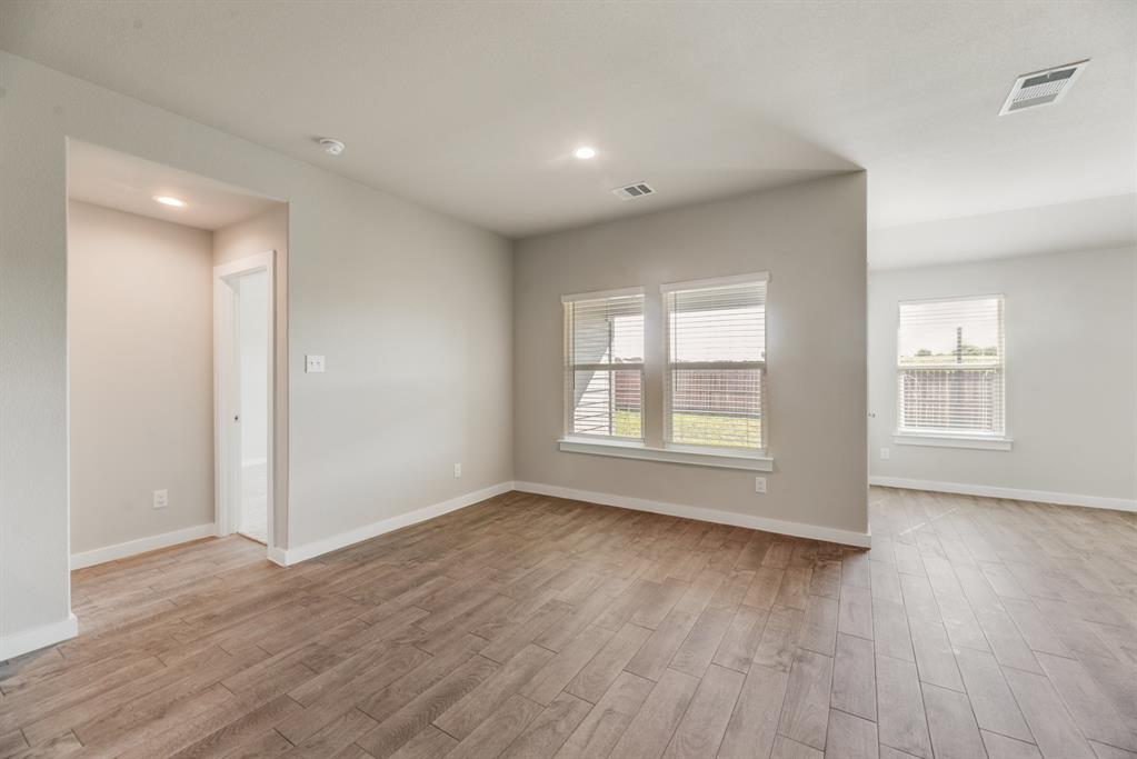 820 Lakeview Drive Property Photo 6