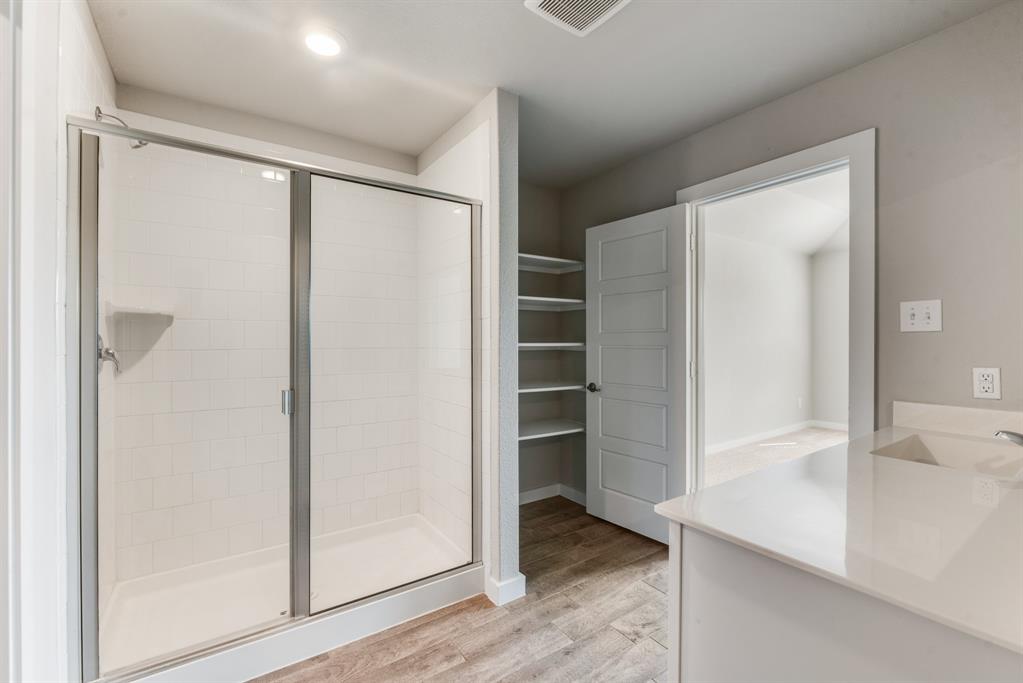 820 Lakeview Drive Property Photo 16