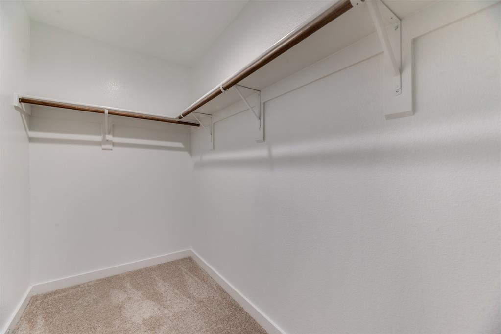 820 Lakeview Drive Property Photo 17