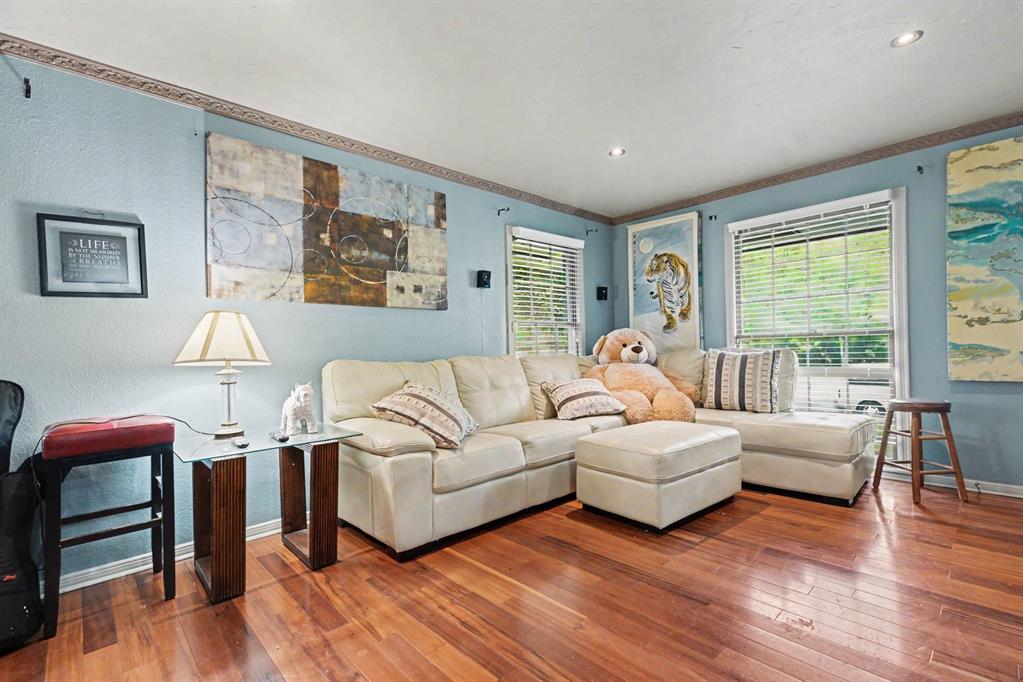 1003 Ash Street Property Photo 6