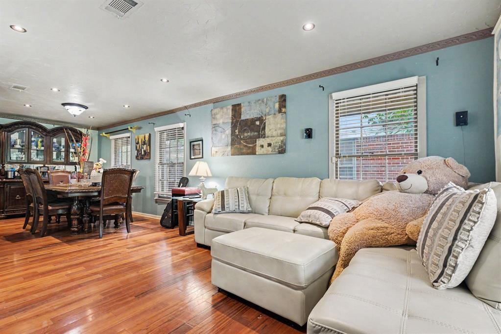 1003 Ash Street Property Photo 7