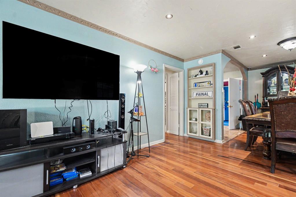 1003 Ash Street Property Photo 8