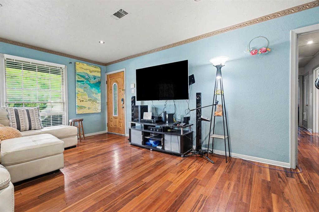 1003 Ash Street Property Photo 9