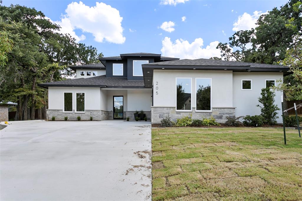 205 Familia Court Property Photo 3