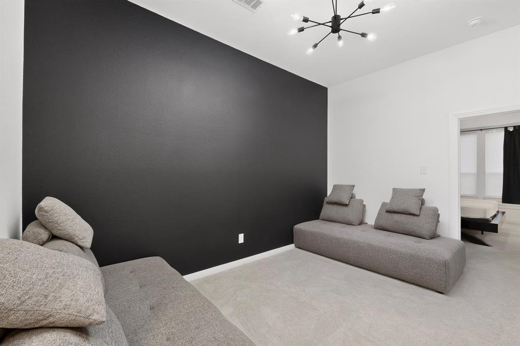 1162 Queensdown Way Property Photo 7