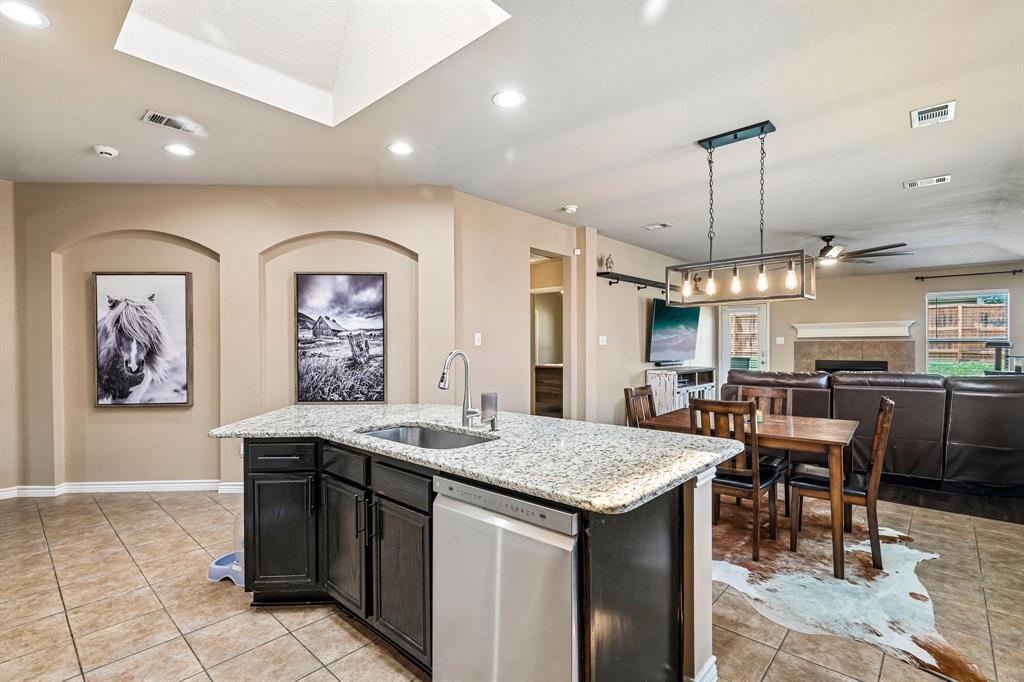2032 Athabasca Falls Drive Property Photo 10