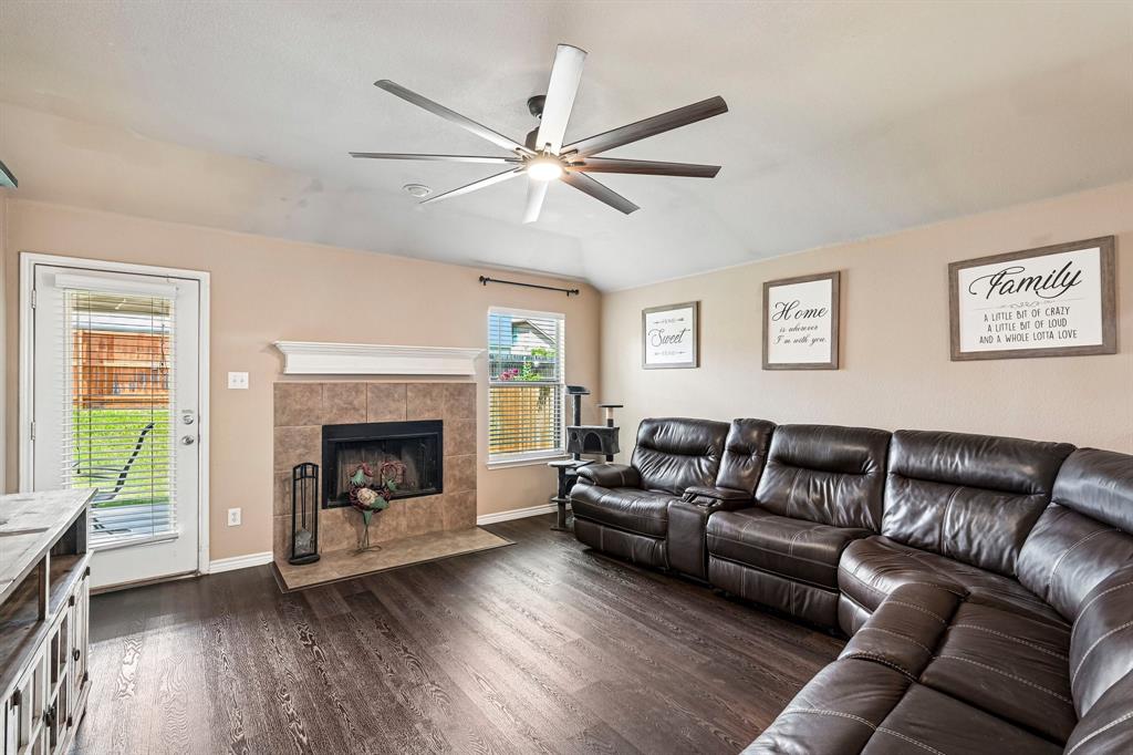2032 Athabasca Falls Drive Property Photo 11