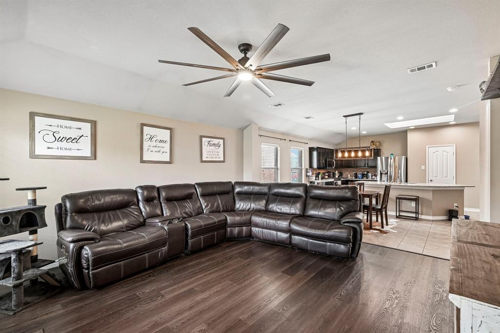 2032 Athabasca Falls Drive Property Photo 12