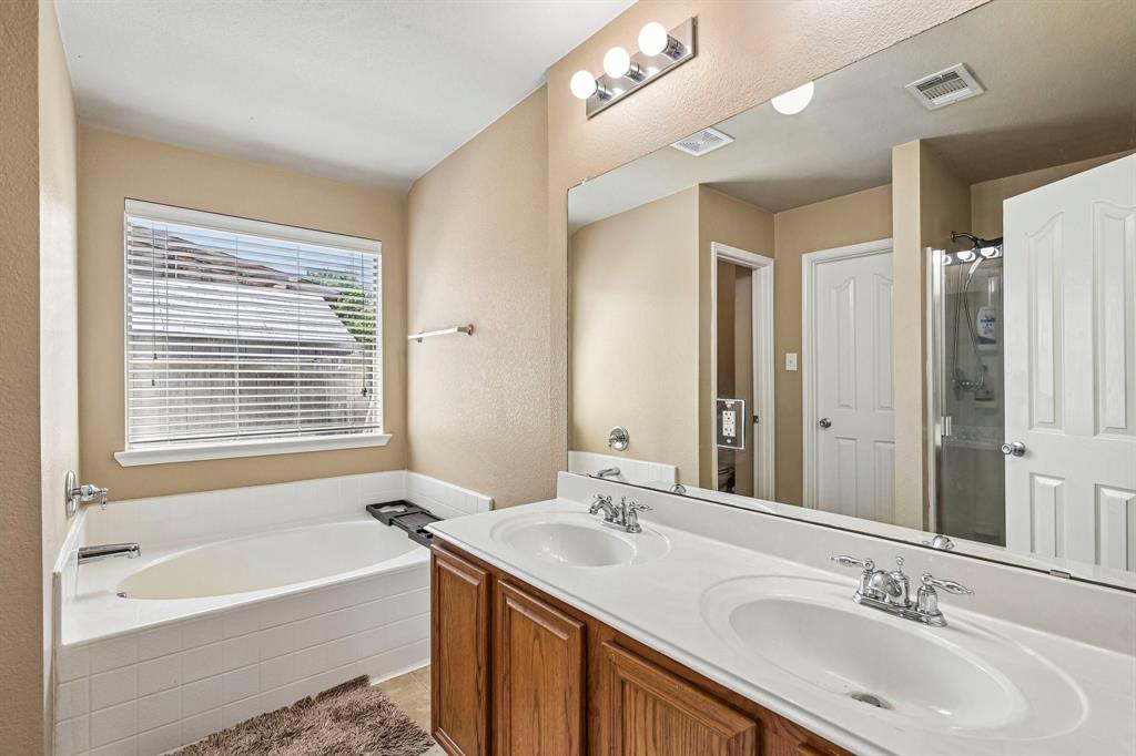 2032 Athabasca Falls Drive Property Photo 18