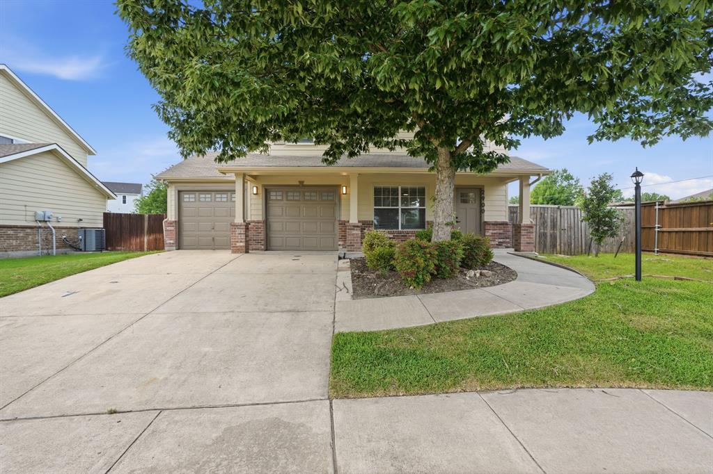 2900 Wakecrest Drive Property Photo 1
