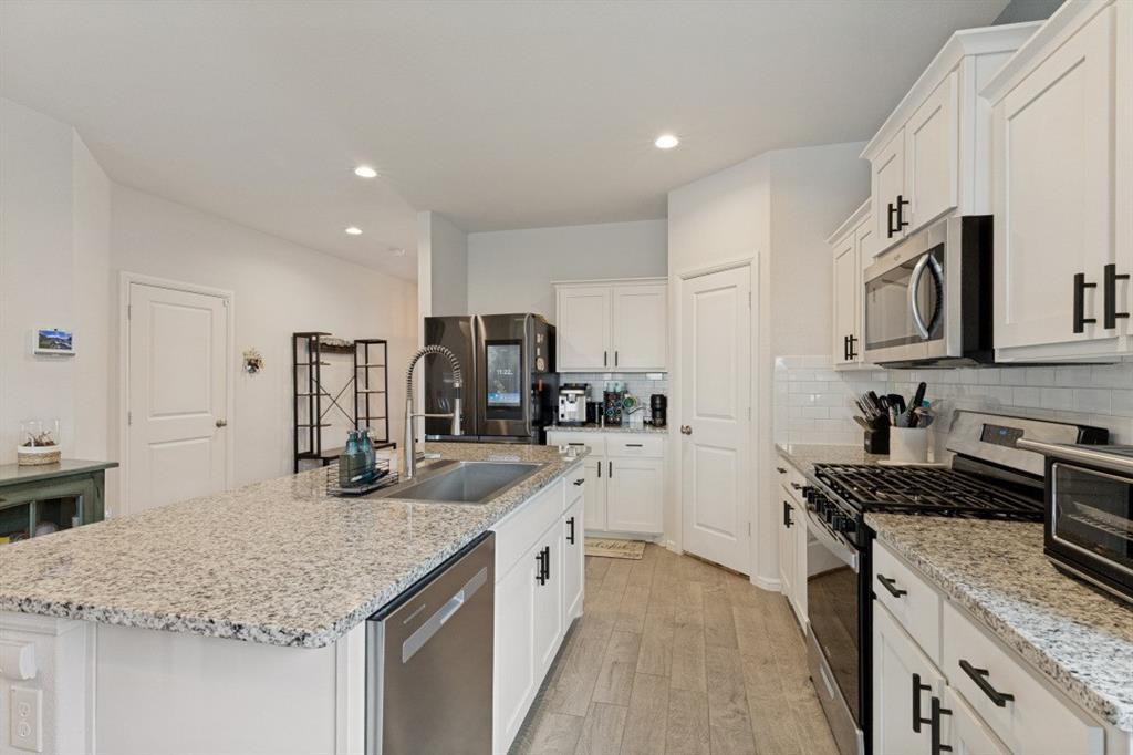 5229 Blue Night Drive Property Photo 4