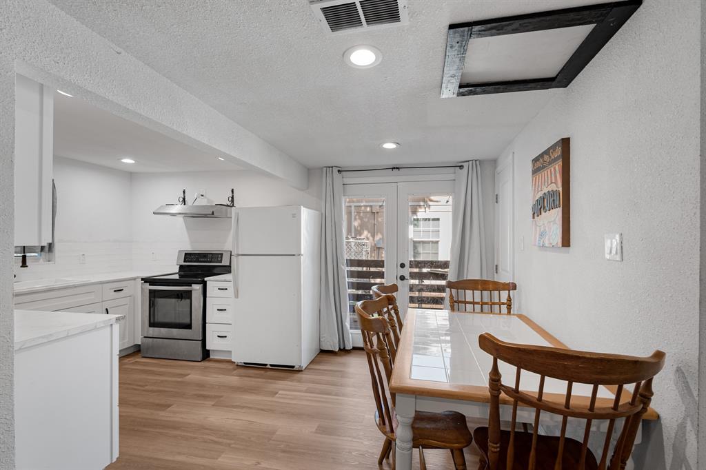 2006 E Cates Street Property Photo 14