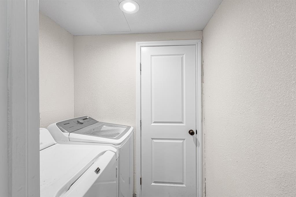 2006 E Cates Street Property Photo 15