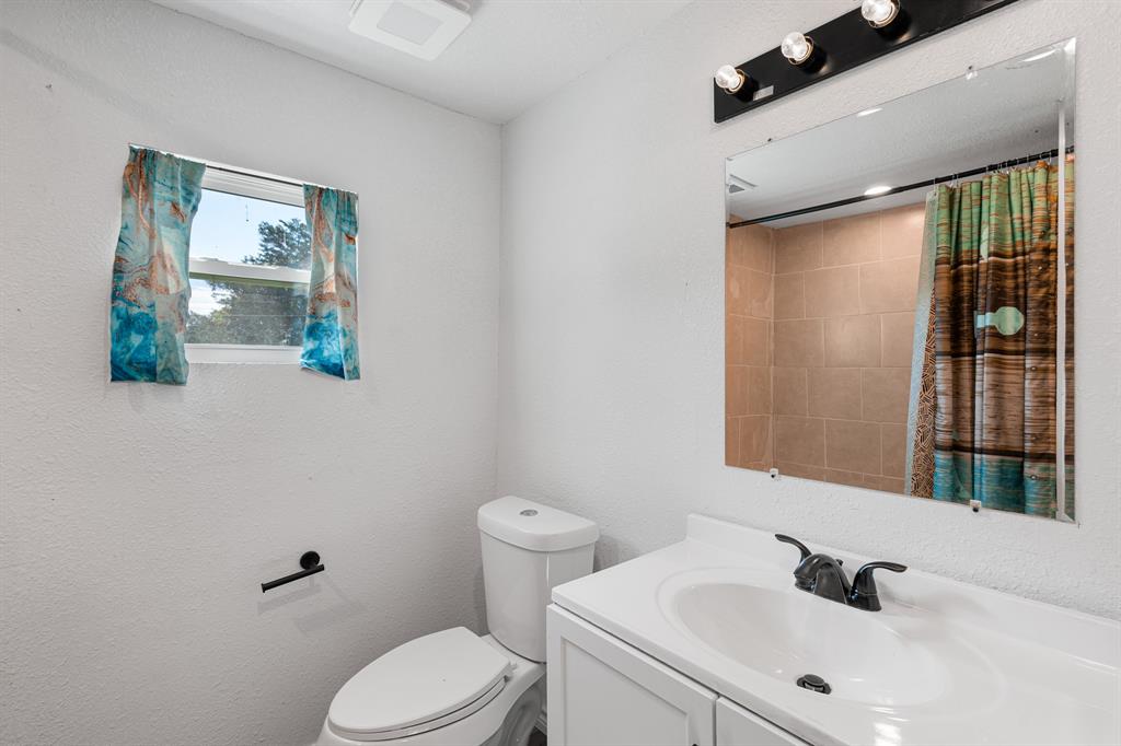 2006 E Cates Street Property Photo 18