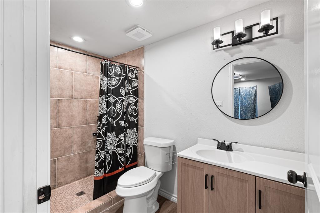 2006 E Cates Street Property Photo 21