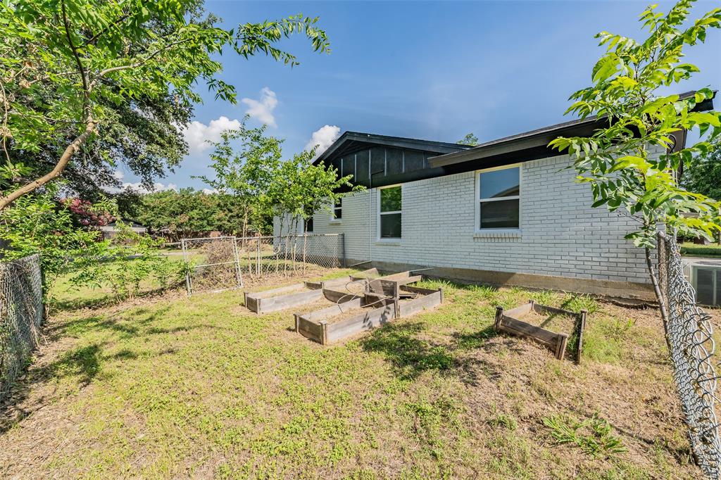 4920 Colorado Boulevard Property Photo 11