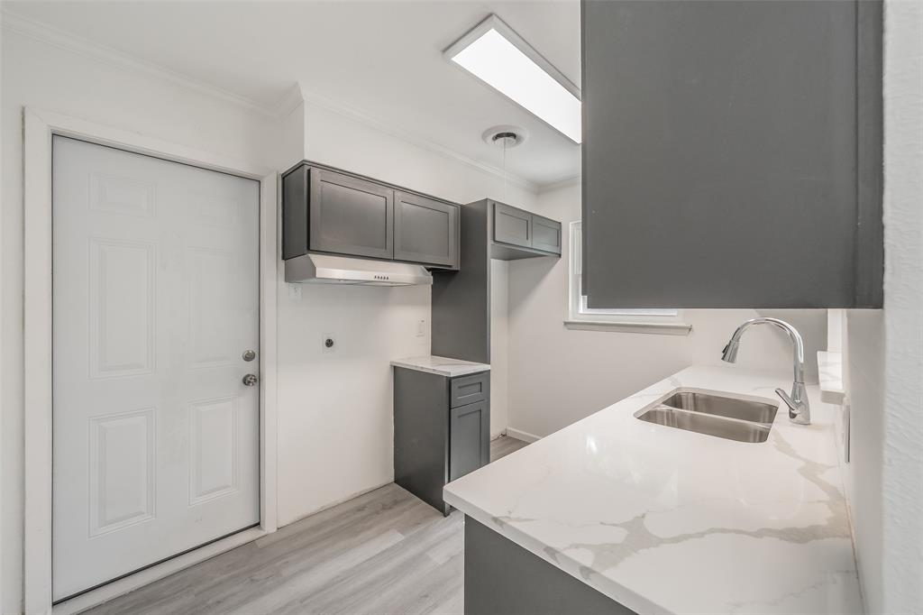 4920 Colorado Boulevard Property Photo 19