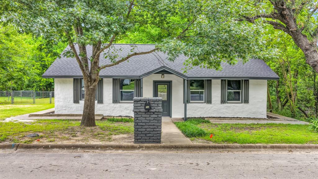 307 S Walnut Street Property Photo 1