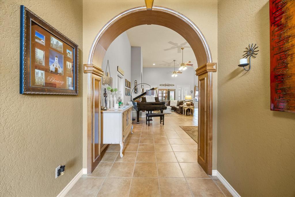 110 Valley View Property Photo 4