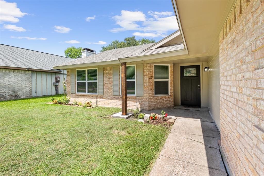 212 Mapleridge Drive Property Photo 1