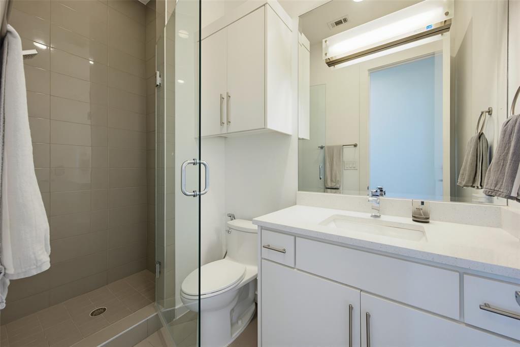 1915 Summit Avenue 1 Property Photo 12