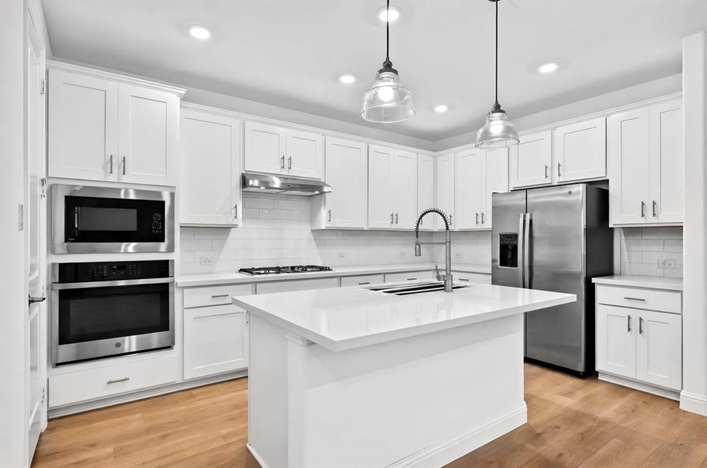 1133 Beebalm Mews Property Photo 2