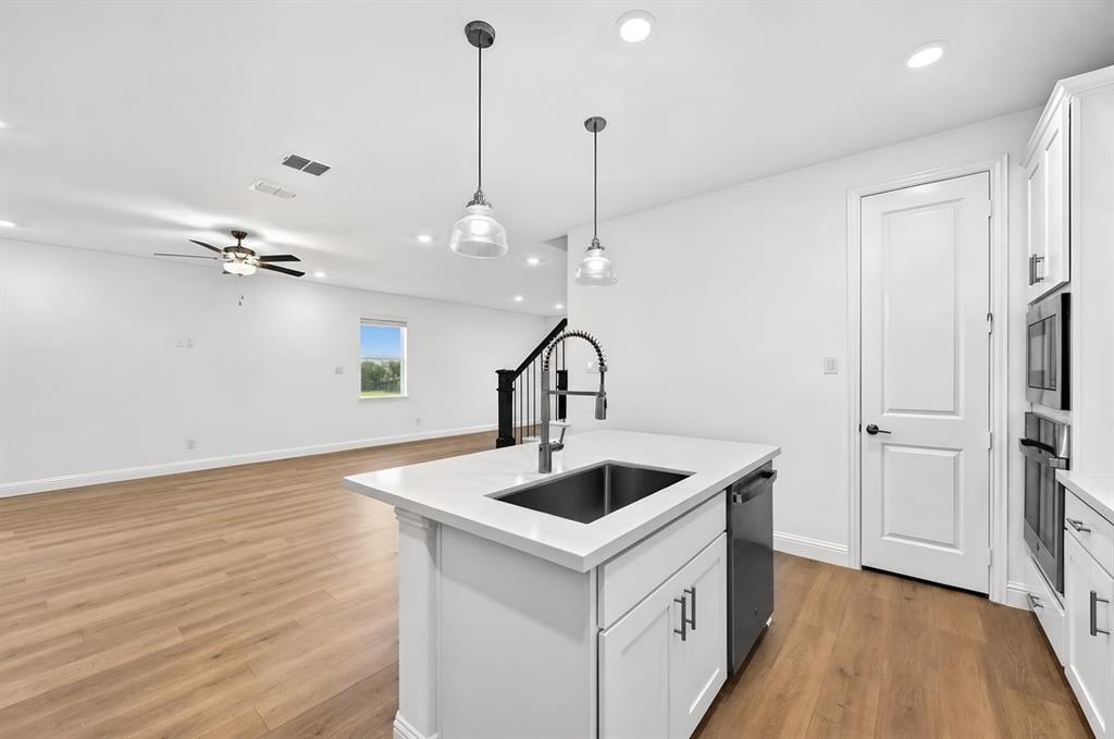 1133 Beebalm Mews Property Photo 6