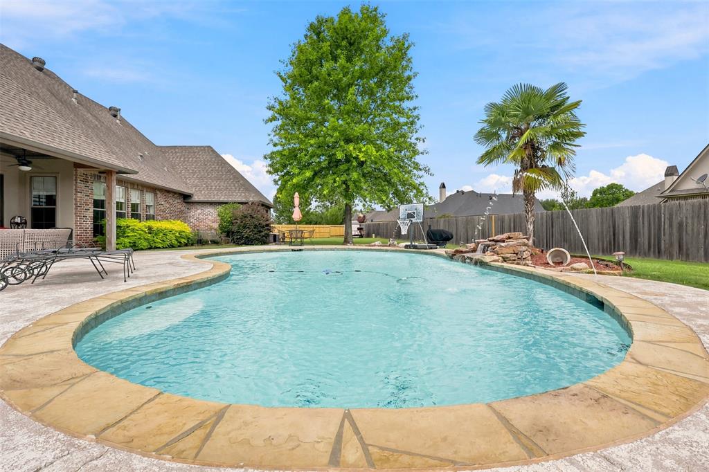 605 Fall Winds Circle Property Photo 1