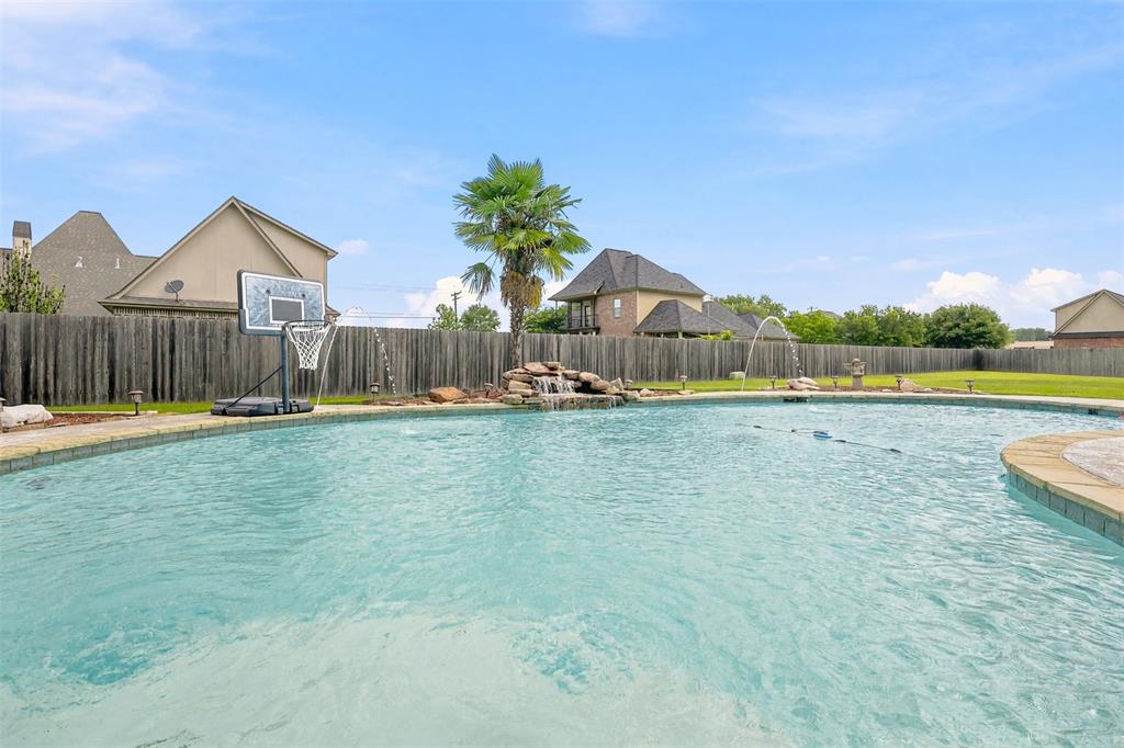 605 Fall Winds Circle Property Photo 5