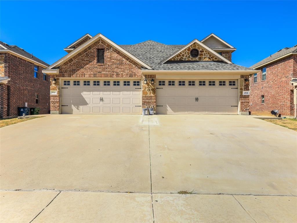 4918 Villas Drive Property Photo 2