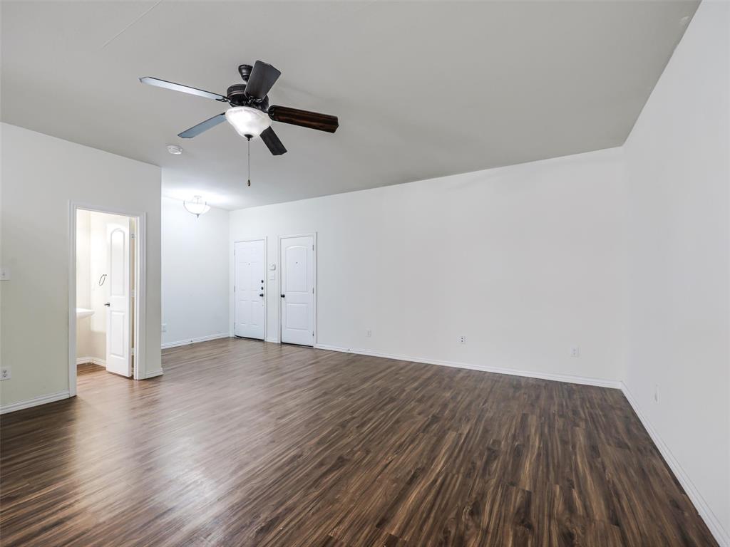 4918 Villas Drive Property Photo 3