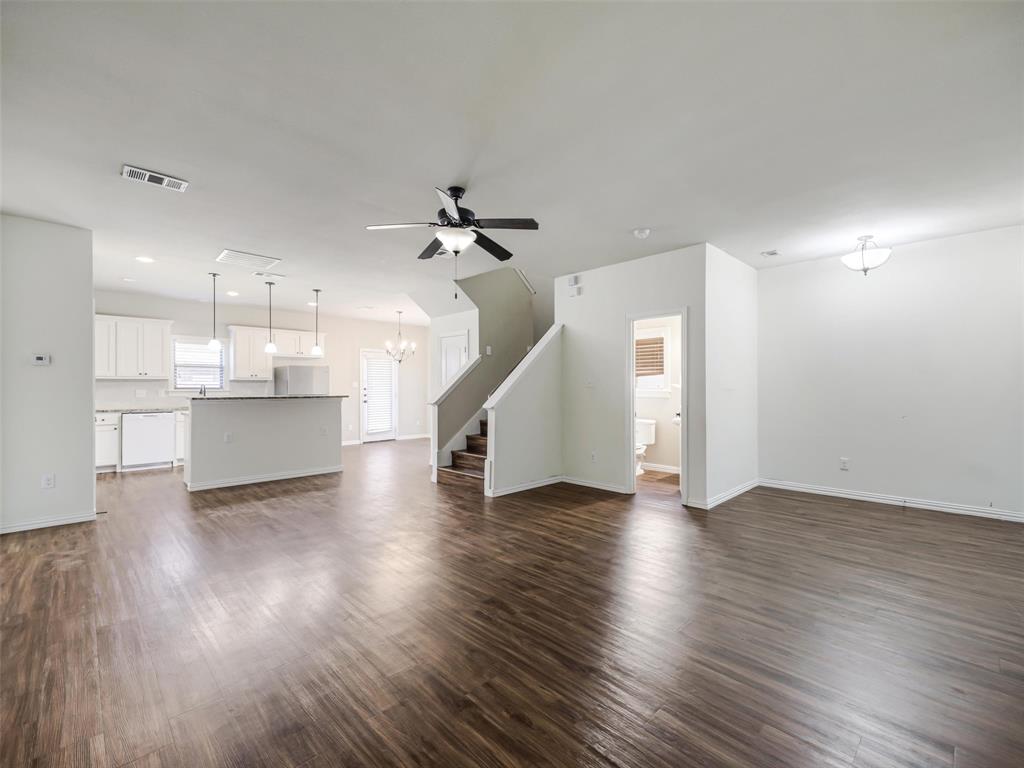 4918 Villas Drive Property Photo 4