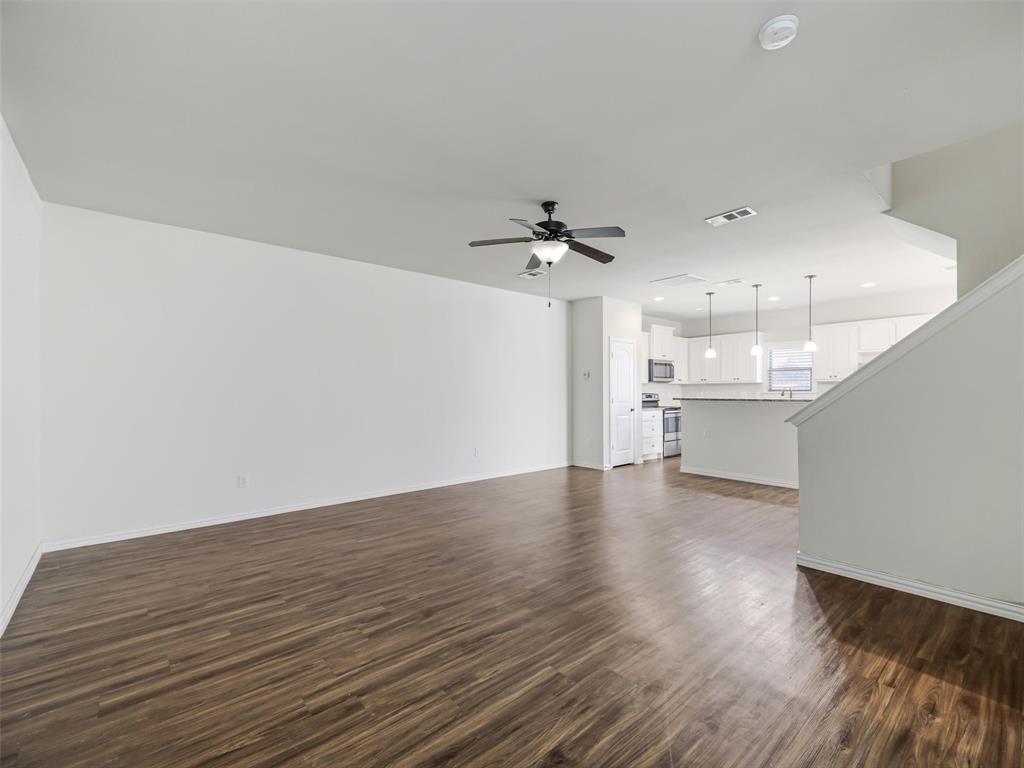 4918 Villas Drive Property Photo 5