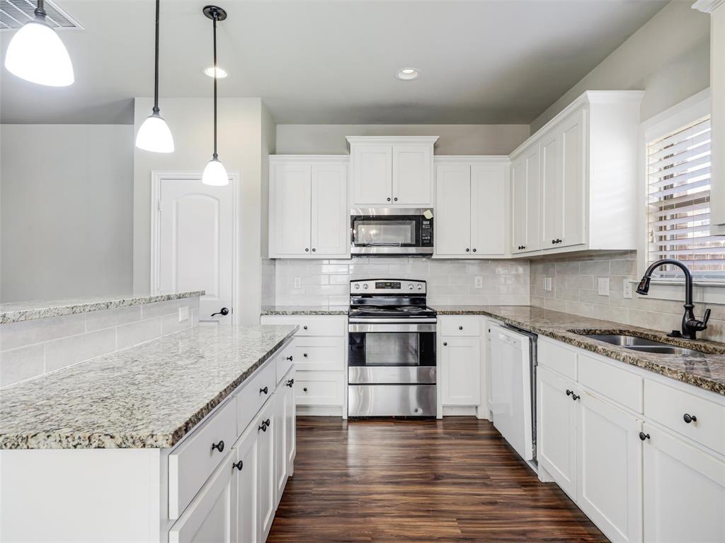 4918 Villas Drive Property Photo 8