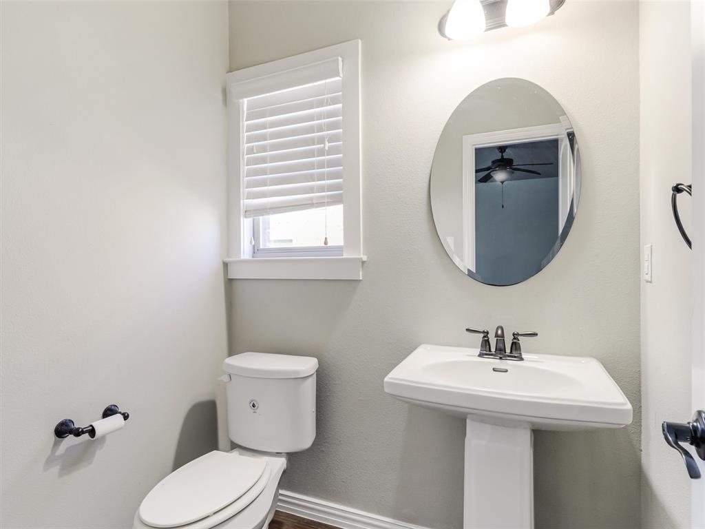 4918 Villas Drive Property Photo 9