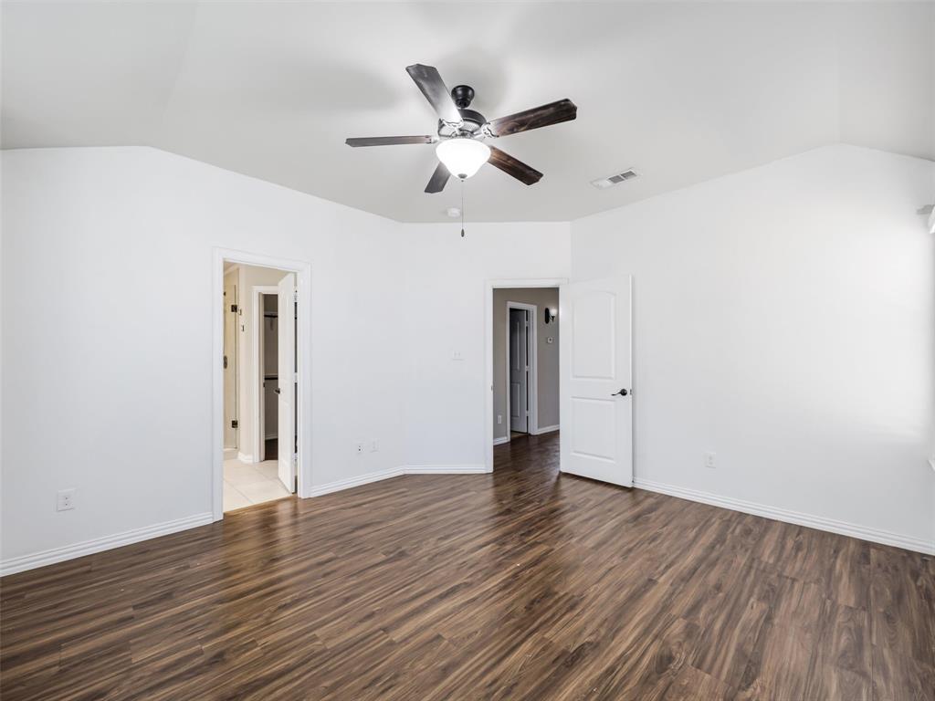 4918 Villas Drive Property Photo 15