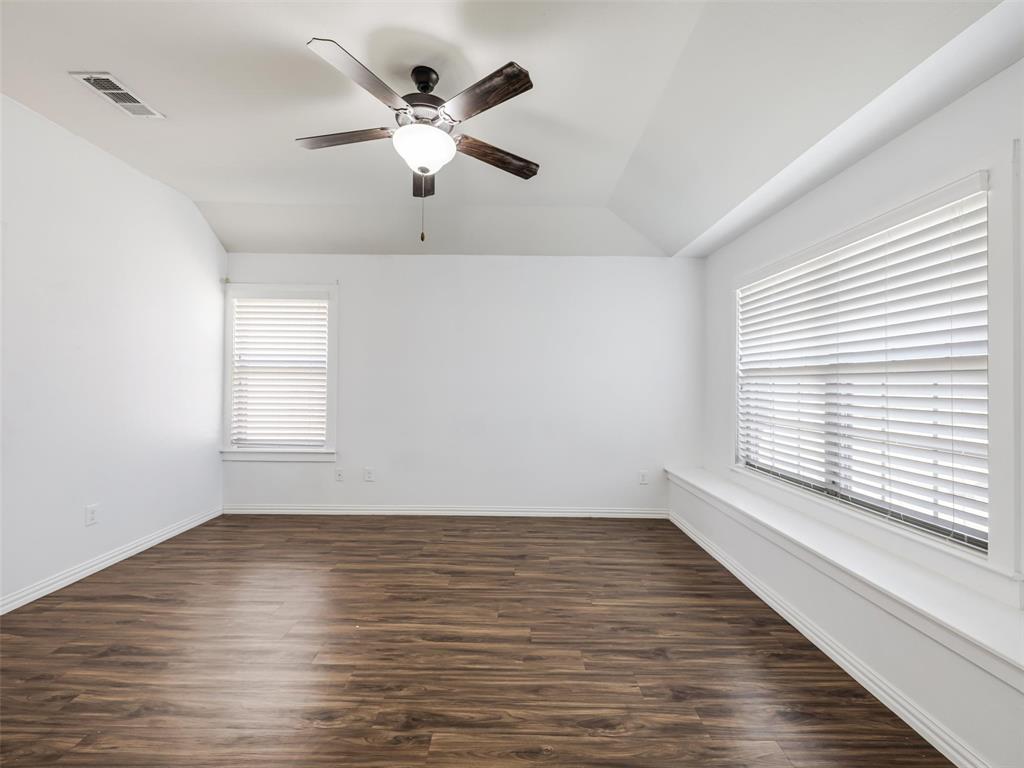 4918 Villas Drive Property Photo 16