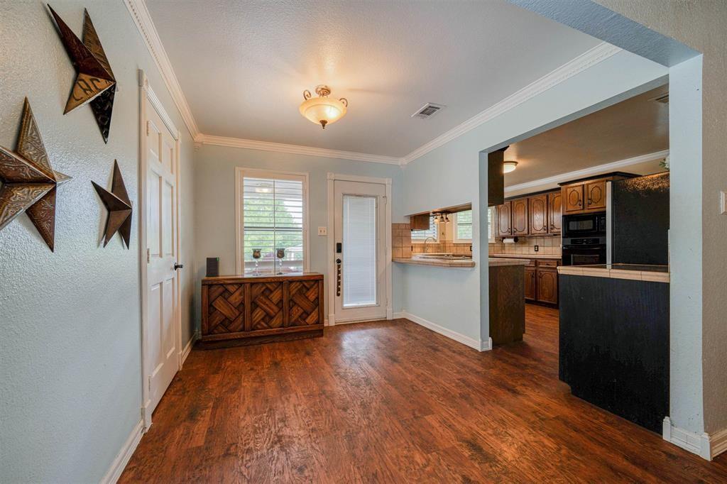 1936 A Silver Maple Road Property Photo 6