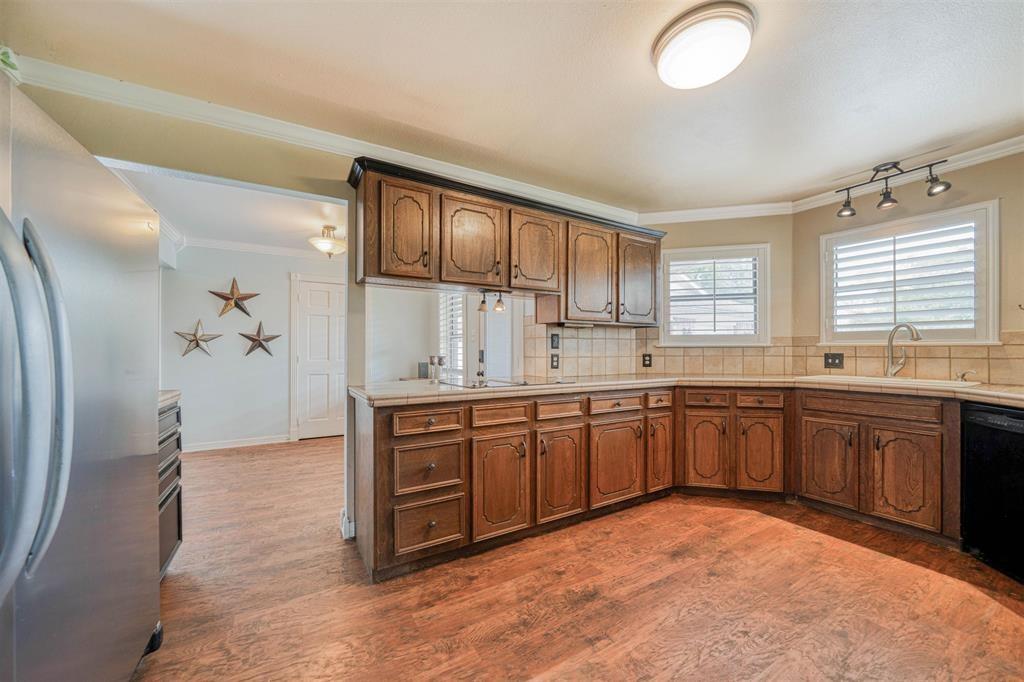 1936 A Silver Maple Road Property Photo 8