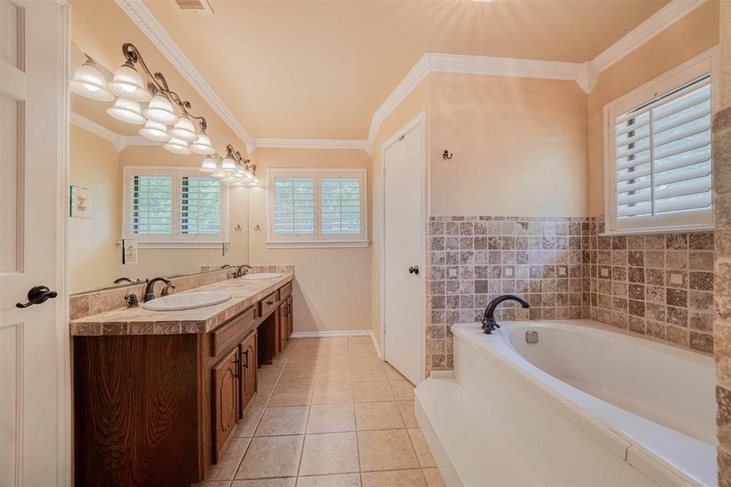 1936 A Silver Maple Road Property Photo 16