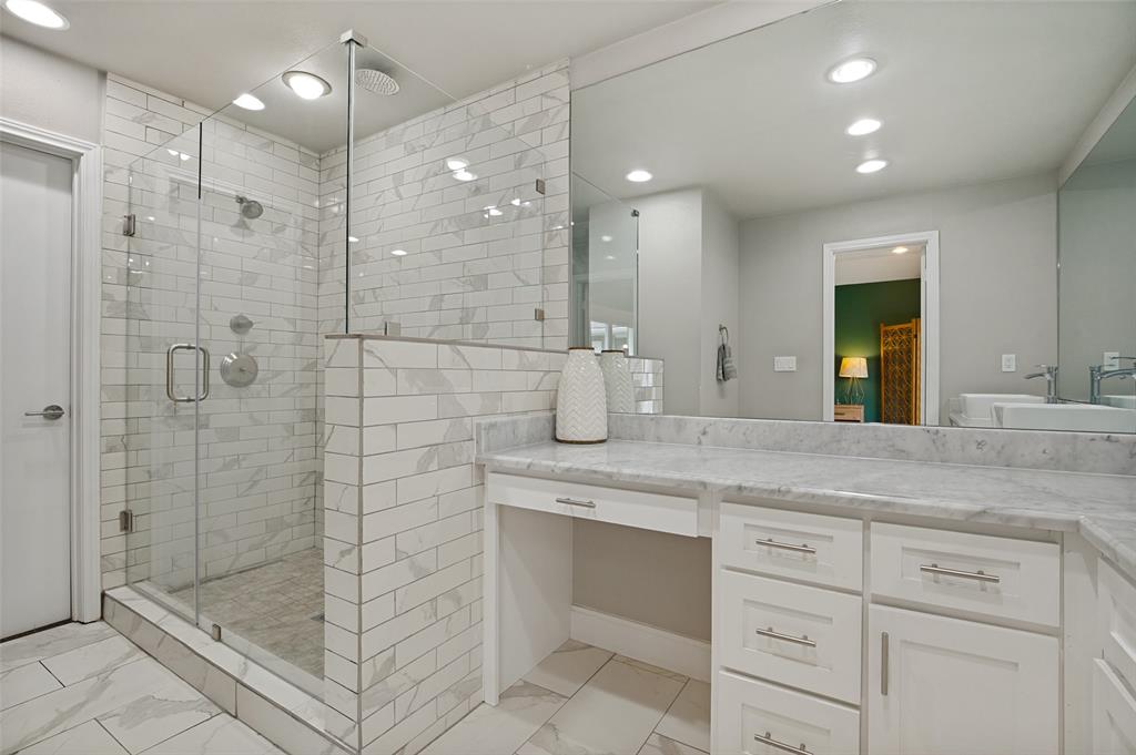 9421 Meadowknoll Drive Property Photo 17