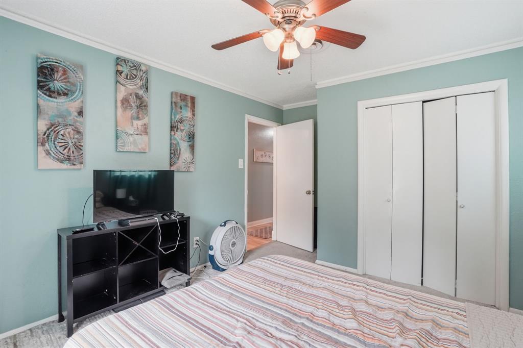 6801 Yolanda Drive Property Photo 6