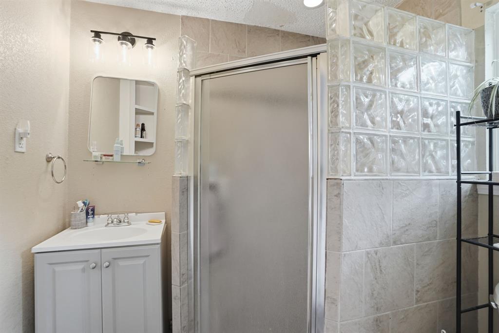 6801 Yolanda Drive Property Photo 12