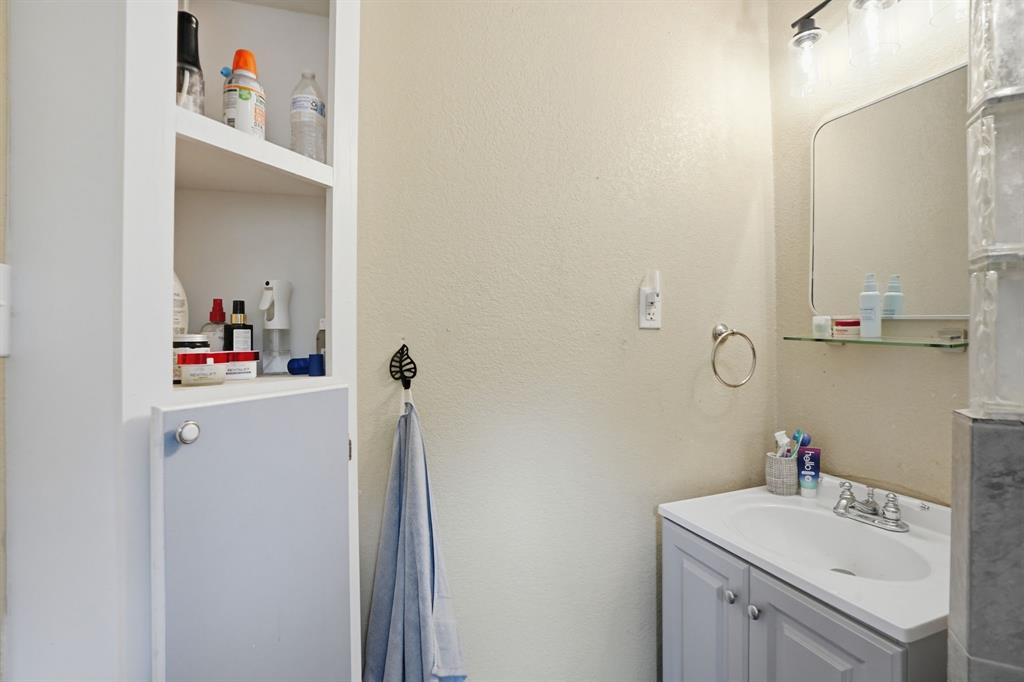 6801 Yolanda Drive Property Photo 13