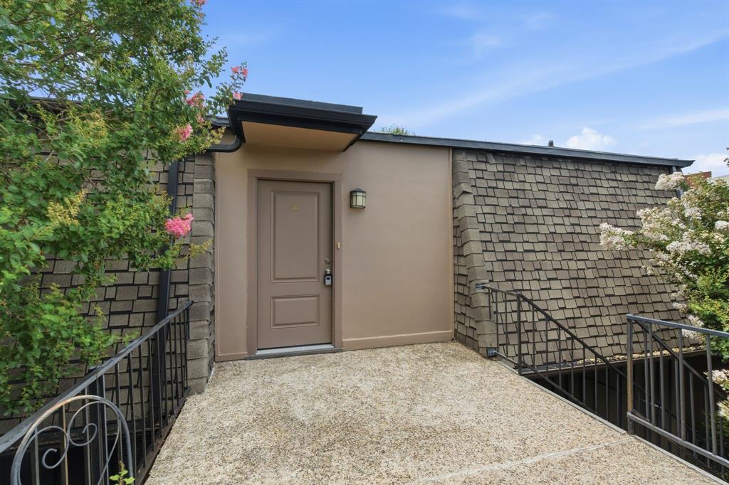 4112 Bowser Avenue 205 Property Photo 1
