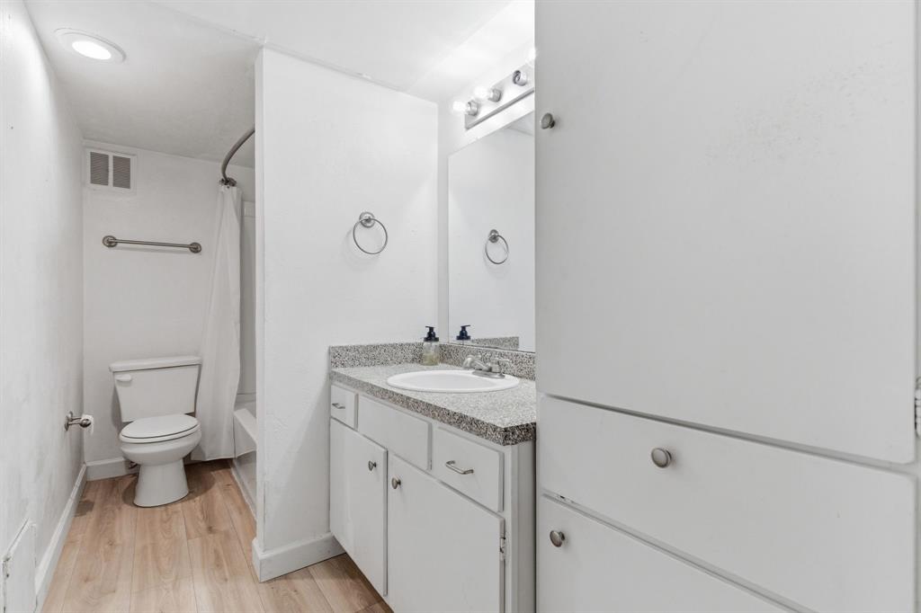 4112 Bowser Avenue 205 Property Photo 24