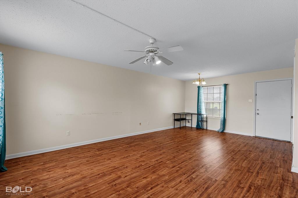 121 Carriage Square Drive Property Photo 6
