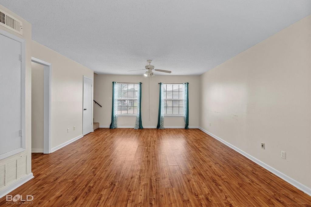 121 Carriage Square Drive Property Photo 8
