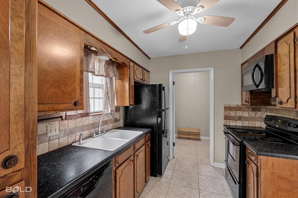 121 Carriage Square Drive Property Photo 9